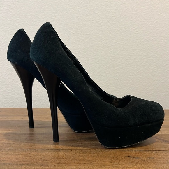 Shoes - Steve Madden Caryssa black suede pump size 8